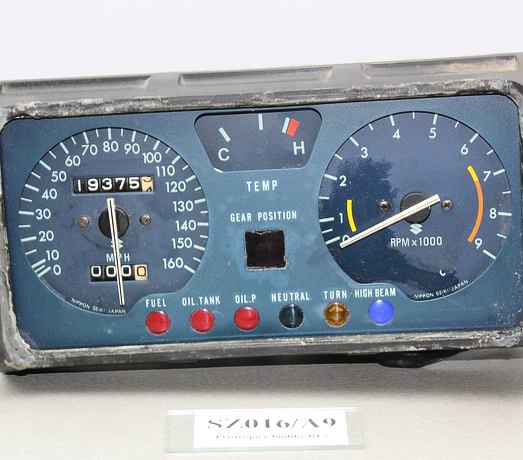 Přístrojová deska/budíky (Instrument panel,gauge) Suzuki RE 5 Wankel