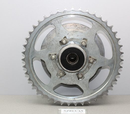 Unašeč zadní rozety rozeta (Rear back drive hub and sprocket) Suzuki RE 5 Wankel