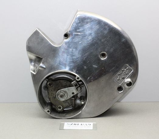 Víko předního kolečka/ovládání spojky(Front sprocket engine cover) Suzuki RE 5 Wankel