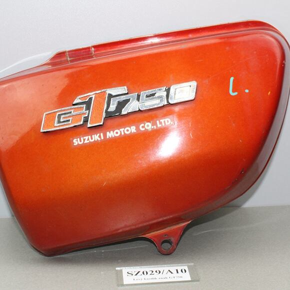 Levý kastlík se znakem/Left cover Suzuki GT 750