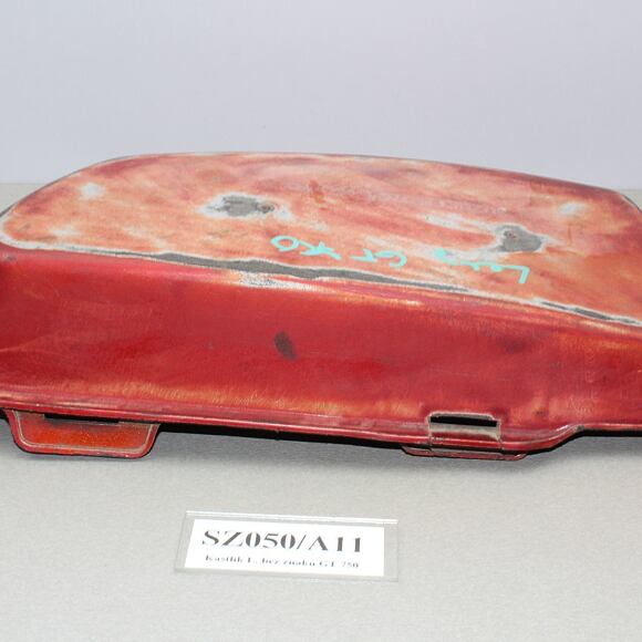 Levý kastlík / Left cover Suzuki GT 750