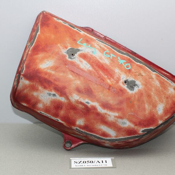 Levý kastlík / Left cover Suzuki GT 750