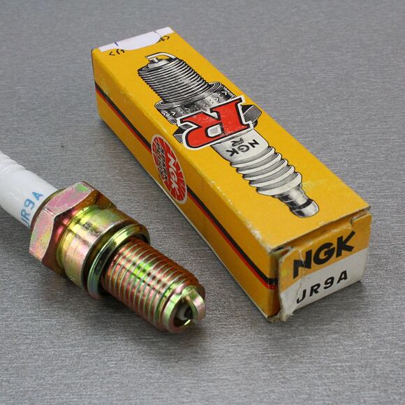 Svíčka NGK JR9A