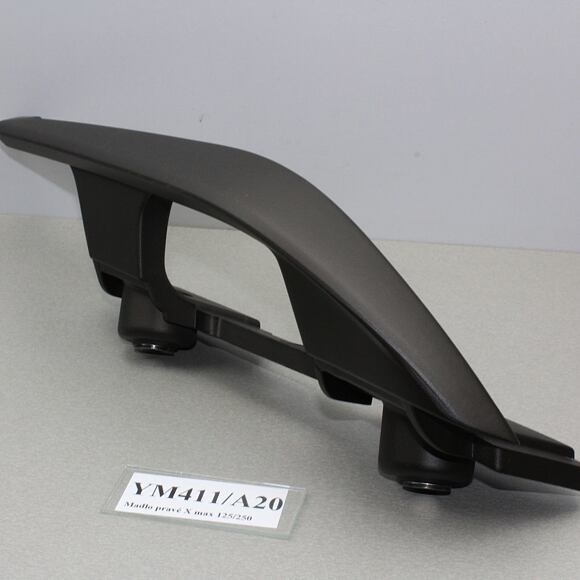 Madlo spolujezdce pravé Yamaha YP 125,250 X Max